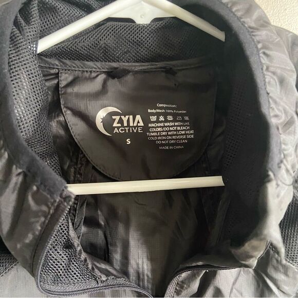 Zyia active hooded trainer black vest - Picture 3 of 5